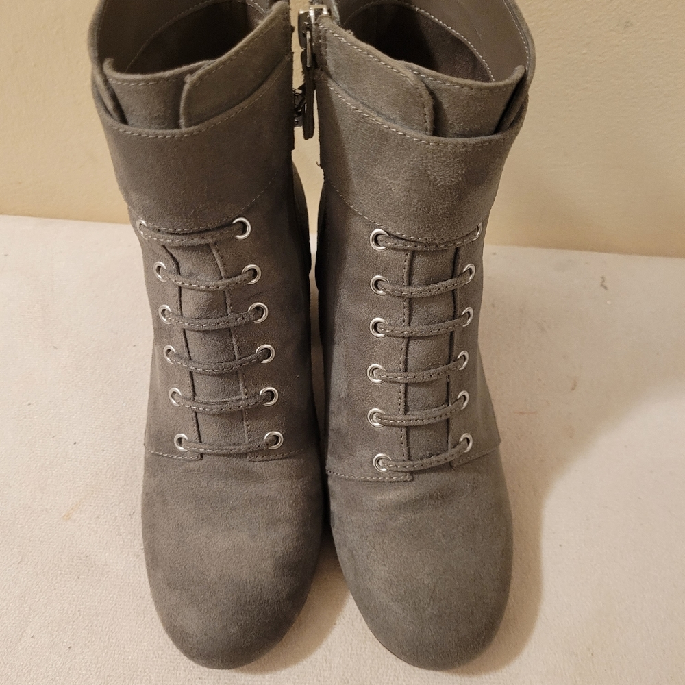 Nine West Women's Boot With Side Zip Pre-Lace Size 5 1/2 Suede